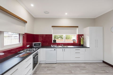 Big House Heated Pool 11 Beds Como / South Perth / Applecross - Kempsey Accommodation 8