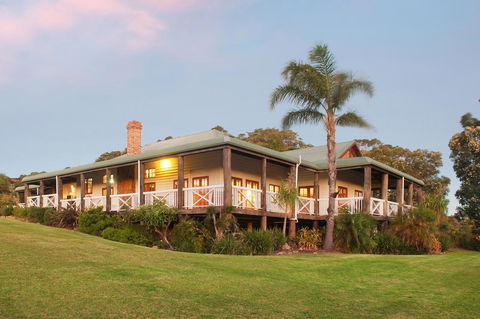The Farmhouse - Kempsey Accommodation 0