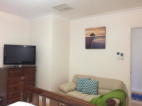 The Royal Dolphin Bed & Breakfast Safety Bay - Kempsey Accommodation 30