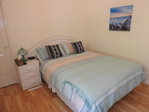 The Royal Dolphin Bed & Breakfast Safety Bay - Kempsey Accommodation 10