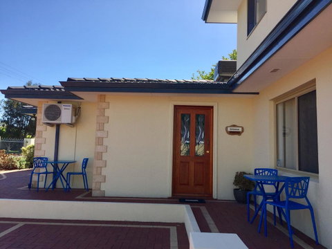 The Royal Dolphin Bed & Breakfast Safety Bay - Kempsey Accommodation 25