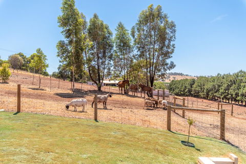 'Bindoon Valley Escape' Cottage - Kempsey Accommodation 10