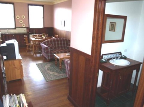 Pemberton Old Picture Theatre Holiday Apartments - Kempsey Accommodation 9