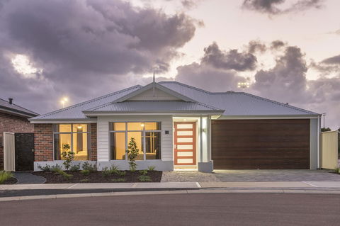 15 Cabot Close - Kempsey Accommodation 0