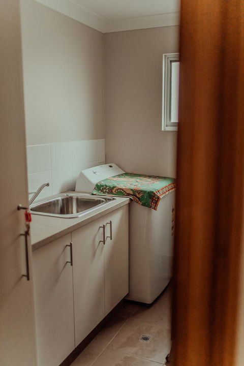 Bluebird Cottage - Kempsey Accommodation 24