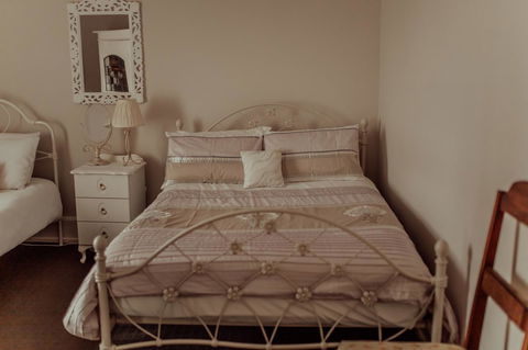 Bluebird Cottage - Kempsey Accommodation 3