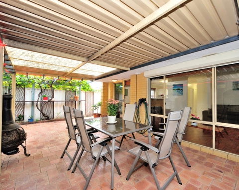 Ocean View Villas - 2 Bedroom Villa In Quiet Complex - Kempsey Accommodation 9