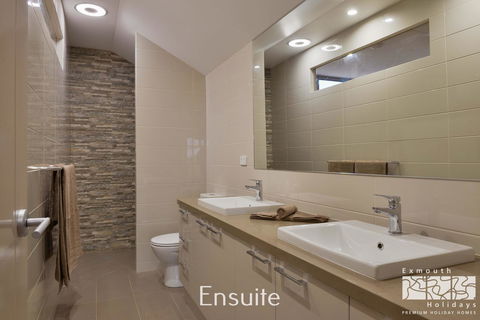 7 Kestrel Place - Kempsey Accommodation 13