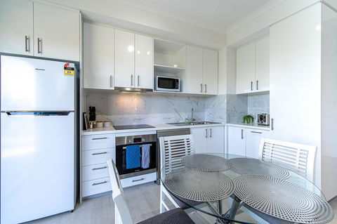 New Apartment On Great Location Opposite Garden City : 02 - Kempsey Accommodation 13