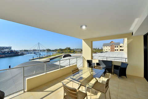 Dolphin Quay Apartments - Kempsey Accommodation 9