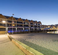 Dolphin Quay Apartments - Kempsey Accommodation