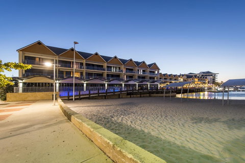 Dolphin Quay Apartments - Kempsey Accommodation 0