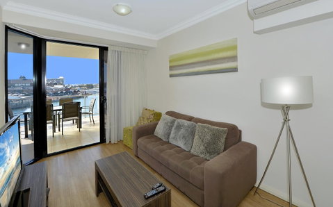 Dolphin Quay Apartments - Kempsey Accommodation 3