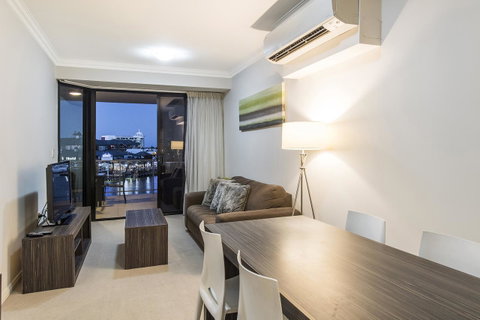 Dolphin Quay Apartments - Kempsey Accommodation 19