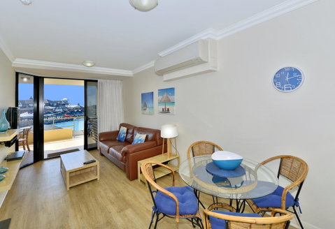 Dolphin Quay Apartments - Kempsey Accommodation 12