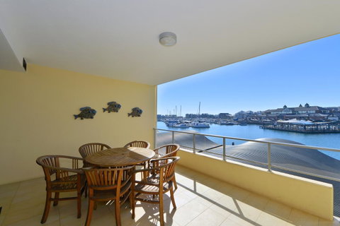 Dolphin Quay Apartments - Kempsey Accommodation 14