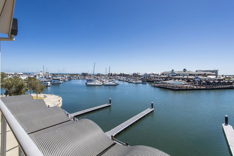 Dolphin Quay Apartments - Kempsey Accommodation 16