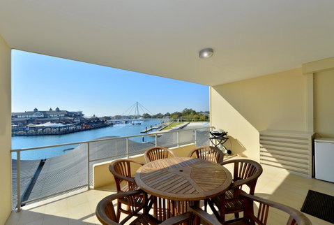 Dolphin Quay Apartments - Kempsey Accommodation 15