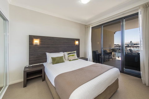 Dolphin Quay Apartments - Kempsey Accommodation 30