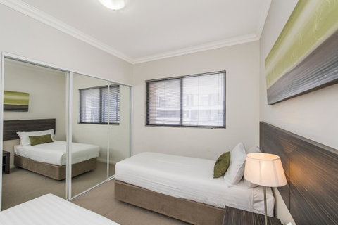 Dolphin Quay Apartments - Kempsey Accommodation 41