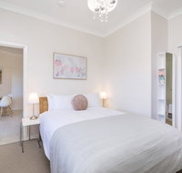 Light bright quality river views Free parking - Kempsey Accommodation