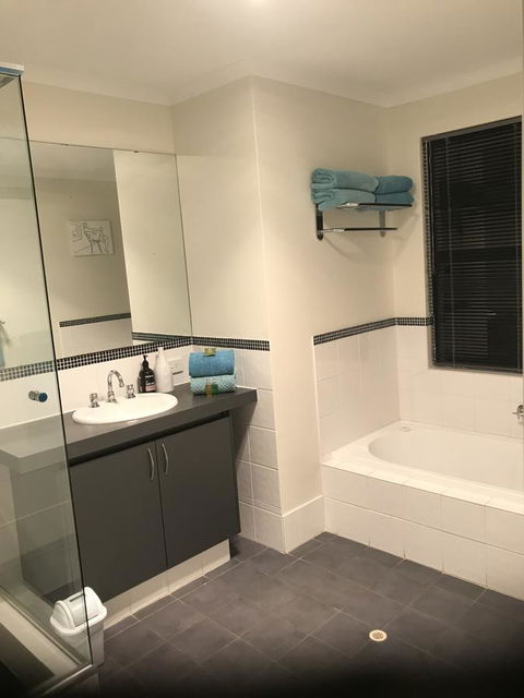THE SANCTUARY LUXURY HOLIDAY HOME - Kempsey Accommodation 6