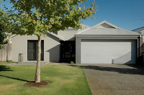 THE SANCTUARY LUXURY HOLIDAY HOME - Kempsey Accommodation 0