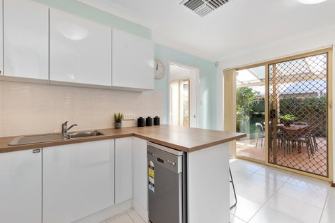 Applecross Village Residence - Kempsey Accommodation 14