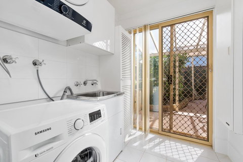Applecross Village Residence - Kempsey Accommodation 24