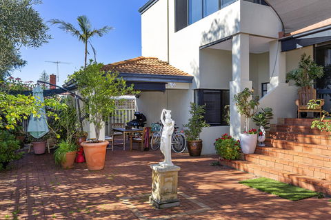 Como Executive Apartment - Kempsey Accommodation 16