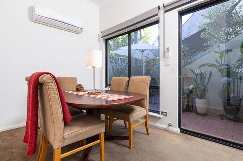 Como Executive Apartment - Kempsey Accommodation 10