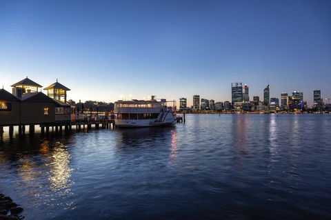 Como Executive Apartment - Kempsey Accommodation 35