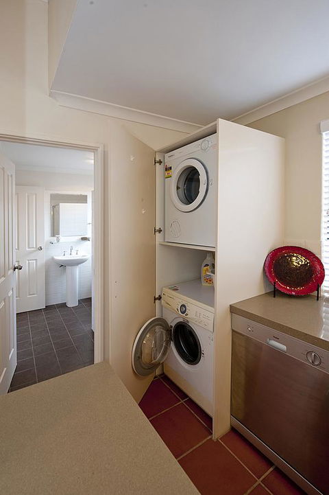 Como Executive Apartment - Kempsey Accommodation 14