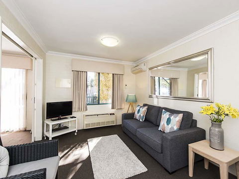 Subiaco Village 28 - Kempsey Accommodation 2