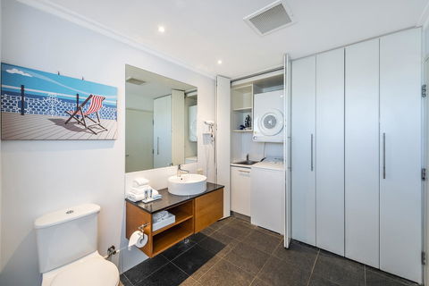 A 406 FANTASTIC OCEAN BEACH And MARINA VIEW APT - MANDURAH - Kempsey Accommodation 15