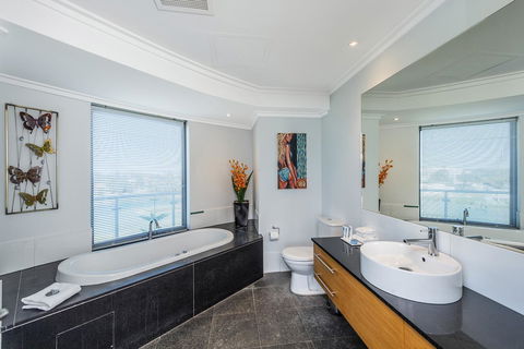 A 406 FANTASTIC OCEAN BEACH And MARINA VIEW APT - MANDURAH - Kempsey Accommodation 14