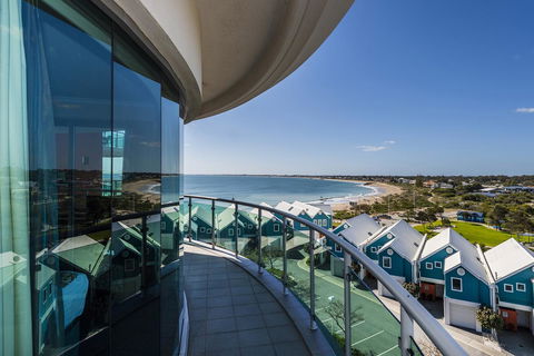 A 406 FANTASTIC OCEAN BEACH And MARINA VIEW APT - MANDURAH - Kempsey Accommodation 9