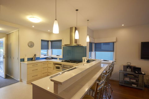 Bridport Holiday Rental - Kempsey Accommodation 3