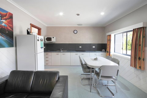 Georges Bay Apartments - Kempsey Accommodation 38