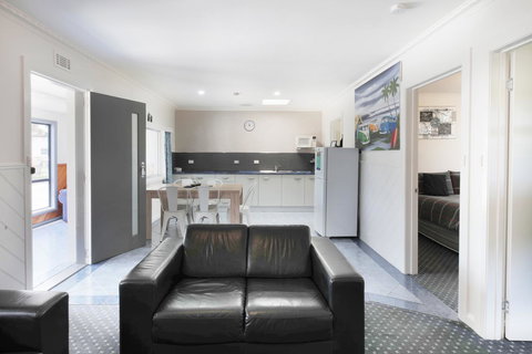 Georges Bay Apartments - Kempsey Accommodation 34