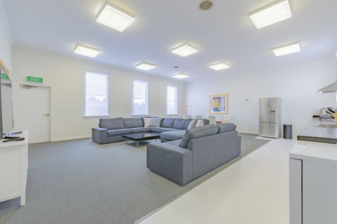 4 Bedroom House - Hobart CBD - Free Parking - Free WIFI - Kempsey Accommodation 9