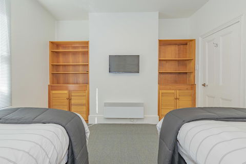 4 Bedroom House - Hobart CBD - Free Parking - Free WIFI - Kempsey Accommodation 15