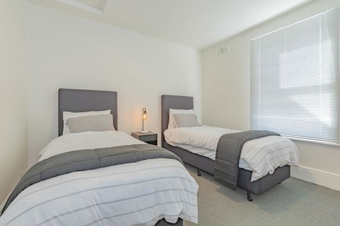 4 Bedroom House - Hobart CBD - Free Parking - Free WIFI - Kempsey Accommodation 23