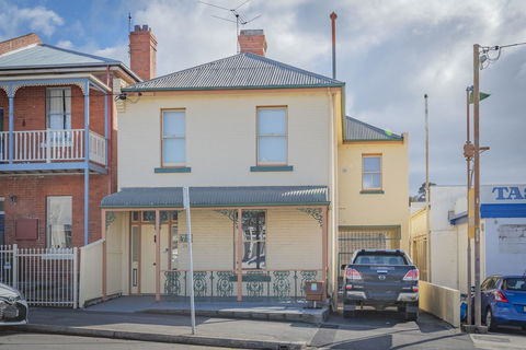 4 Bedroom House - Hobart CBD - Free Parking - Free WIFI - Kempsey Accommodation 5