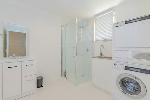 4 Bedroom House - Hobart CBD - Free Parking - Free WIFI - Kempsey Accommodation 4