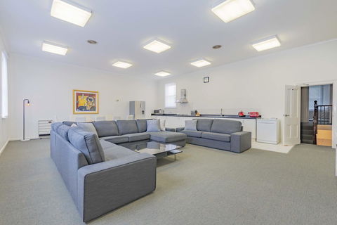 4 Bedroom House - Hobart CBD - Free Parking - Free WIFI - Kempsey Accommodation 17