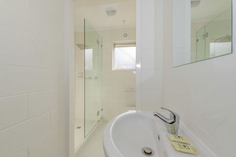 4 Bedroom House - Hobart CBD - Free Parking - Free WIFI - Kempsey Accommodation 11