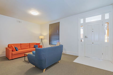 4 Bedroom House - Hobart CBD - Free Parking - Free WIFI - Kempsey Accommodation 10