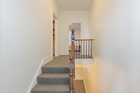 4 Bedroom House - Hobart CBD - Free Parking - Free WIFI - Kempsey Accommodation 19