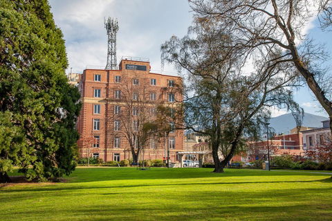 Mantra One Sandy Bay Road - Kempsey Accommodation 0